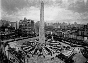 Horacio_Coppola_-_Buenos_Aires_1936_-_Plaza_de_la_República[1]